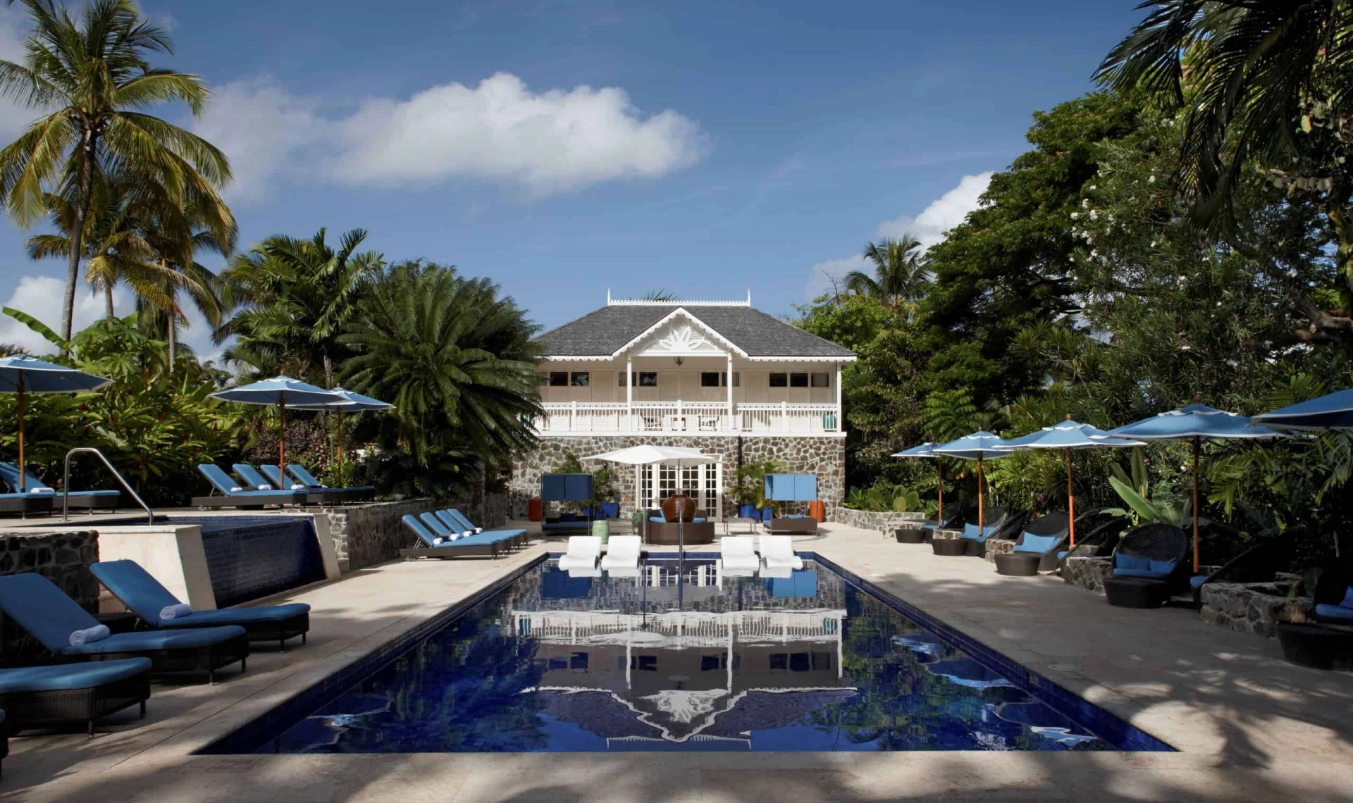 Rendezvous Couples Resort